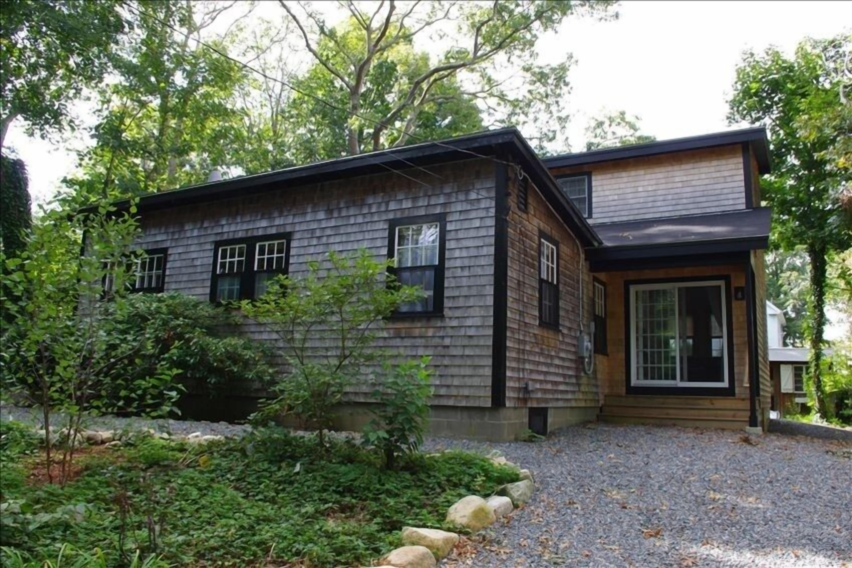 Charming, Family Friendly and Convenient 4-Bedroom Cottage in Woods Hole