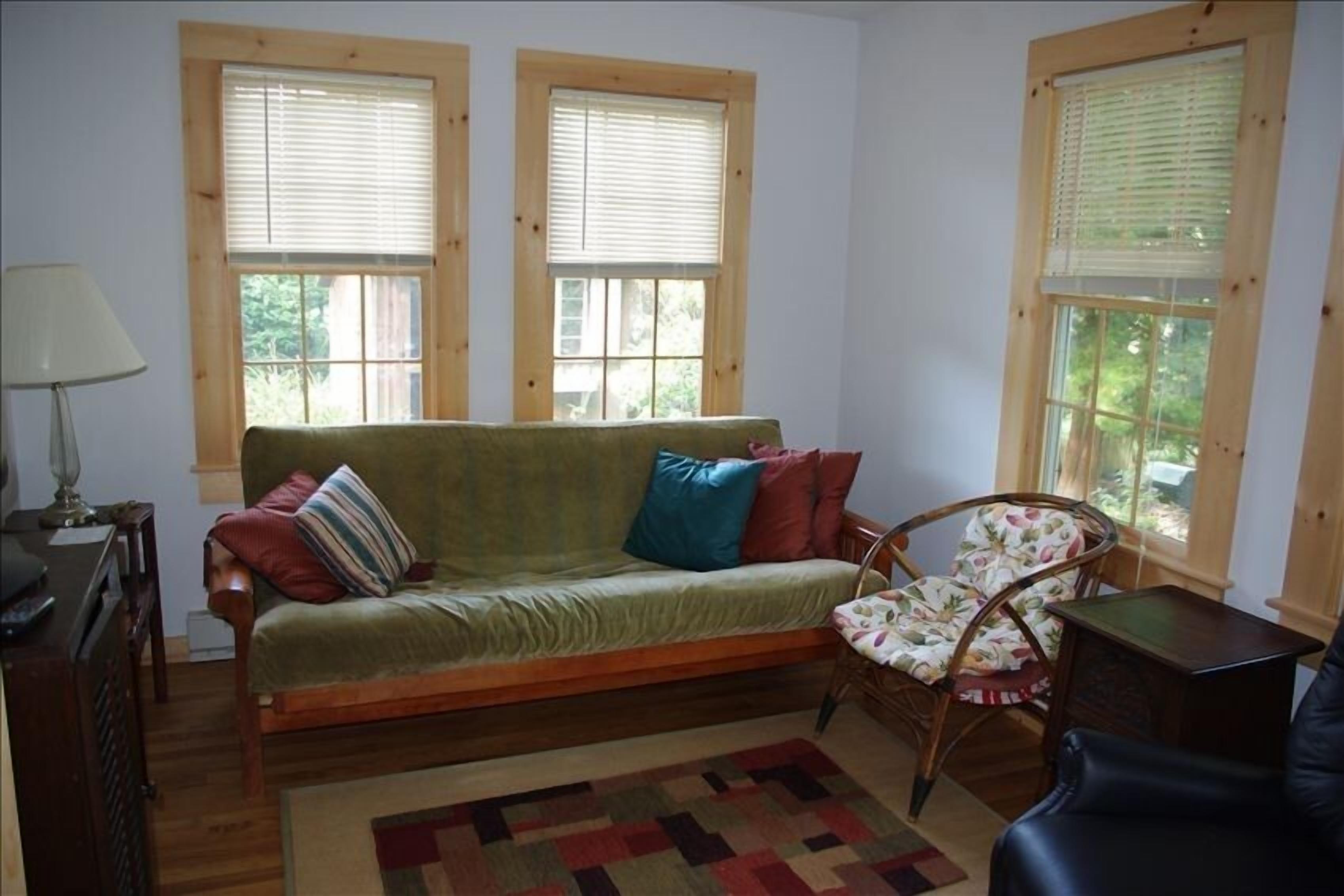 Charming, Family Friendly and Convenient 4-Bedroom Cottage in Woods Hole