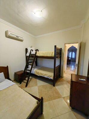 2 室のベッドルーム、アイロン / アイロン台、WiFi、ベッドシーツ