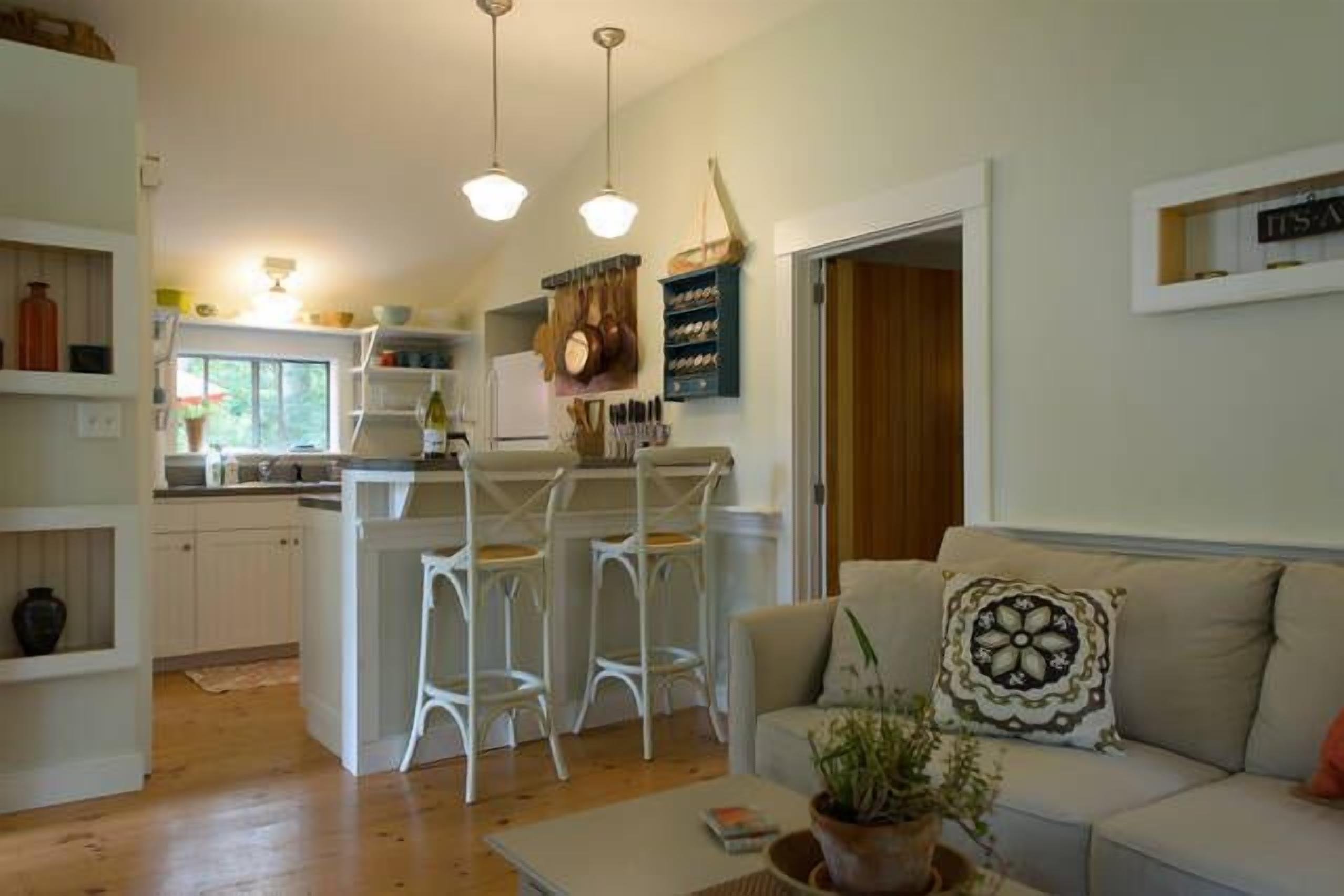 Walk to Town & Water from your PERFECT SUMMER COTTAGE