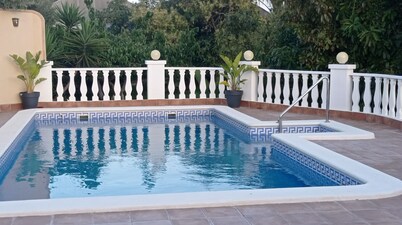 A 2 MINUTOS DE MOTRIL Y TORRENUEVA.PISCINA Y GRAN ZONA AJARDINADA. PLAY