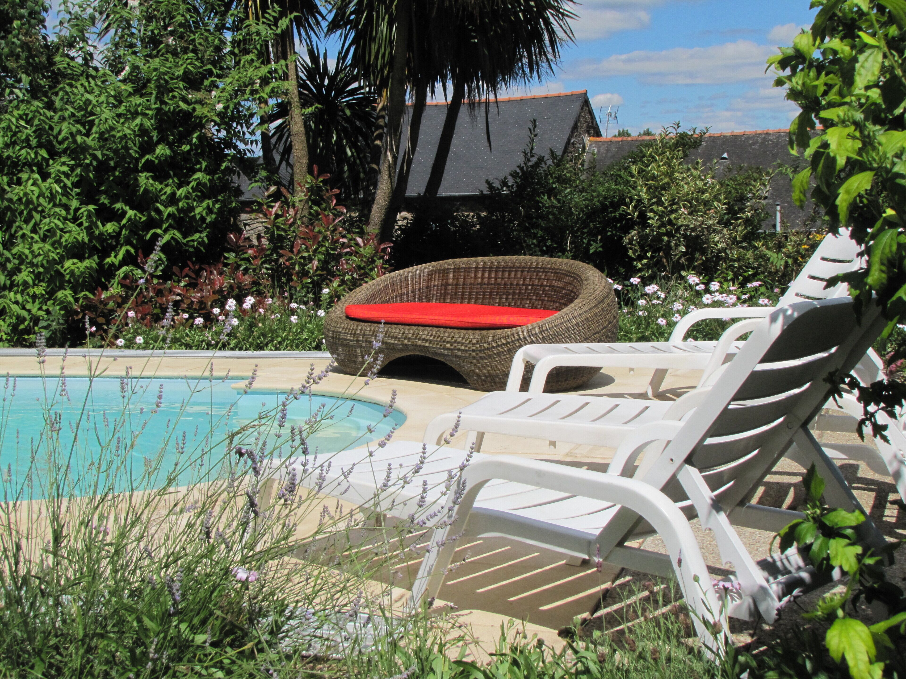 Quality Traditional Breton Gite ,Gomene - Heated Swimming Pool , Wi-Fi , Gardens