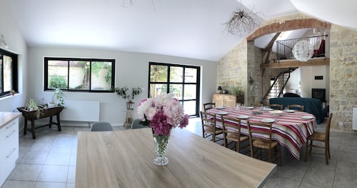 The barn of Mas de Pérou with private pool