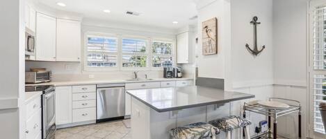 ثلاجة، ميكروويف، فرن، غسالة أطباق