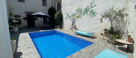 室外游泳池,恒温泳池