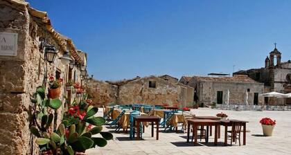 COUNTRY HOUSE IMMERSED IN A LEMONET 2 km from the sea and Noto - Wifi - climate