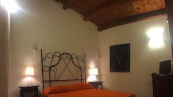 3 habitaciones, escritorio, tabla de planchar con plancha y wifi gratis