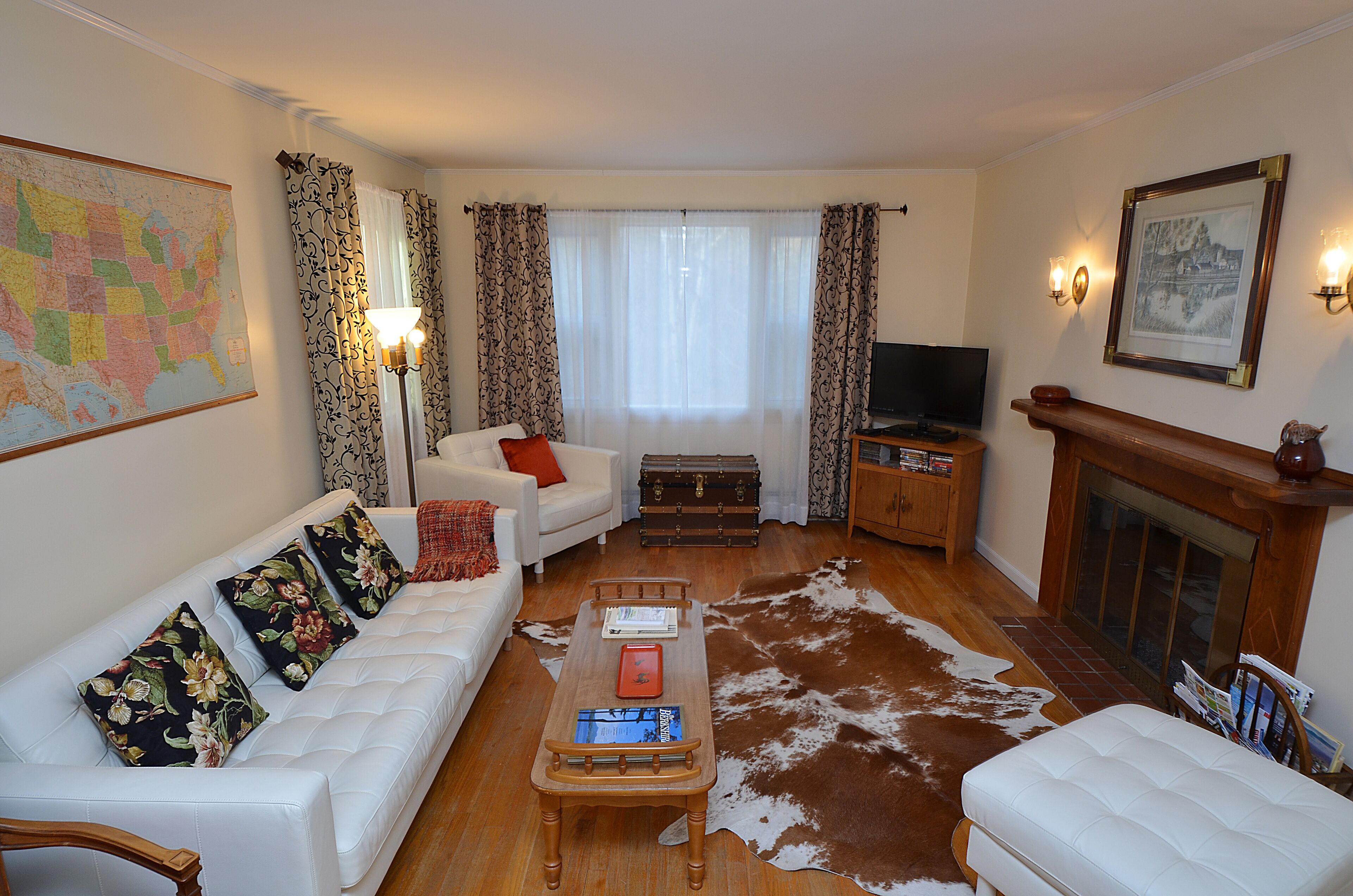 Cozy and quaint country cottage, walk to downtown Williamstown