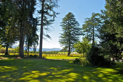Historic Hawkesbury Homestead Estate, Swimming Pool, Tennis court, Wine Country.