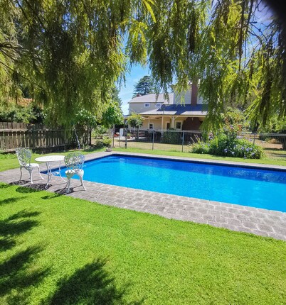Historic Hawkesbury Homestead Estate, Swimming Pool, Tennis court, Wine Country.