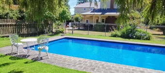 Historic Hawkesbury Homestead Estate, Swimming Pool, Tennis court, Wine Country.
