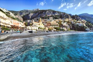 A coastal town with buildings on a hillside overlooking the sea. - Villa Costanzo - Beach Front - Air Conditioned and Free Wi- Fi (Positano)