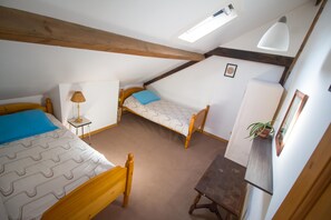 4 soverom, strykejern/-brett, wi-fi og sengetøy