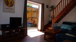 TV, lareira, aparelho de som