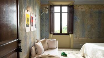 3 bedrooms, in-room safe, iron/ironing board, WiFi