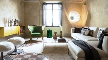 Fireplace, books, stereo