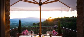 Lyxigt och romantiskt boende, designinteriörer, uppvärmd pool och badtunna, utsikt