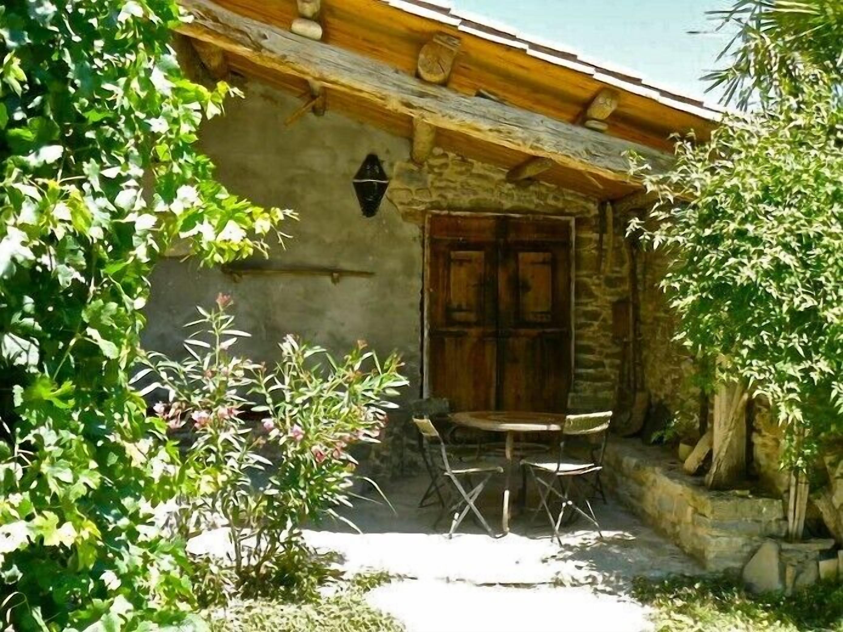 Old building, art and charm, at the foot of the Pyrenees, Ainsa (HU-21-004)