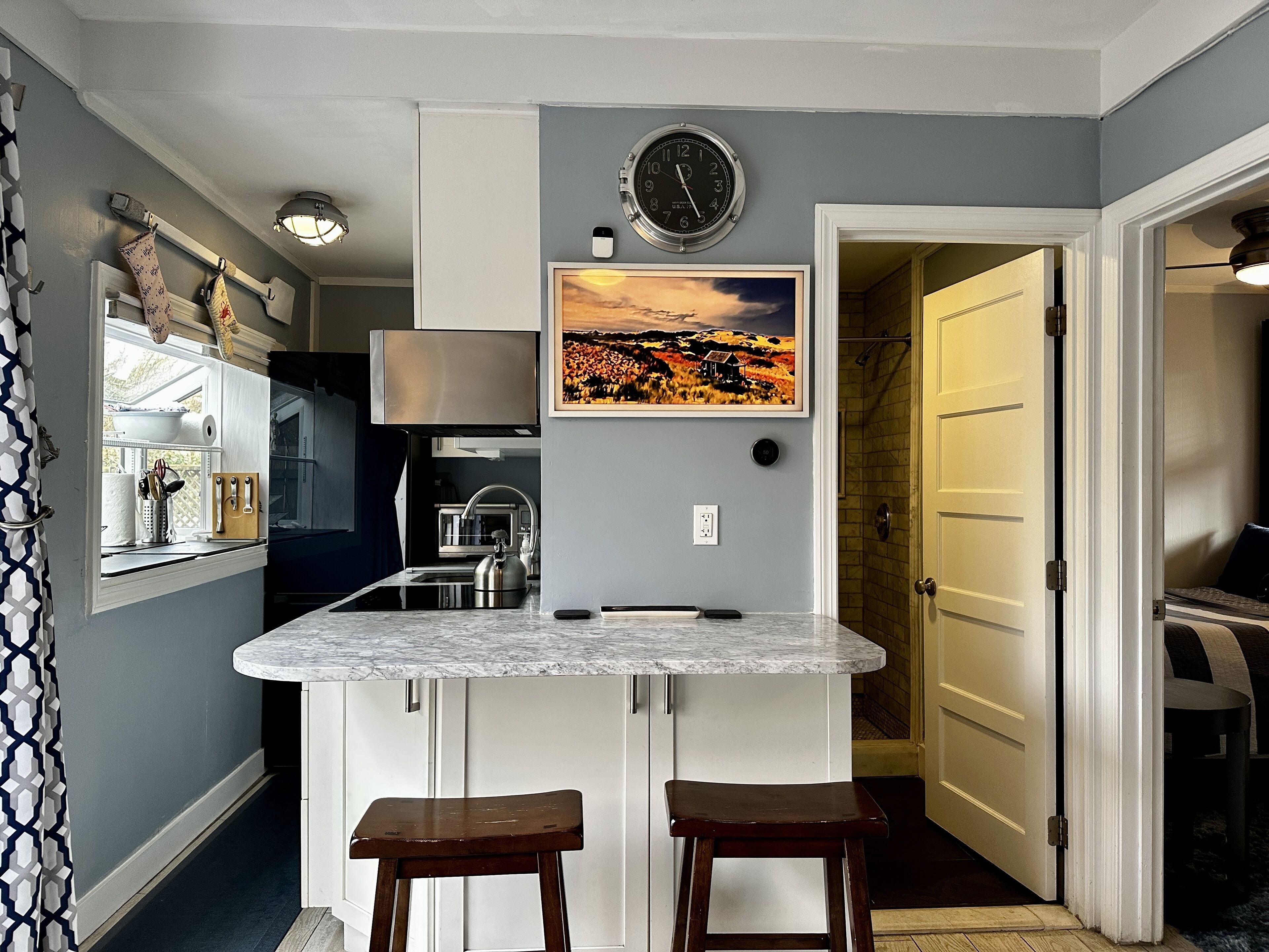 Cozy, Convenient, and Steps to the Boatslip