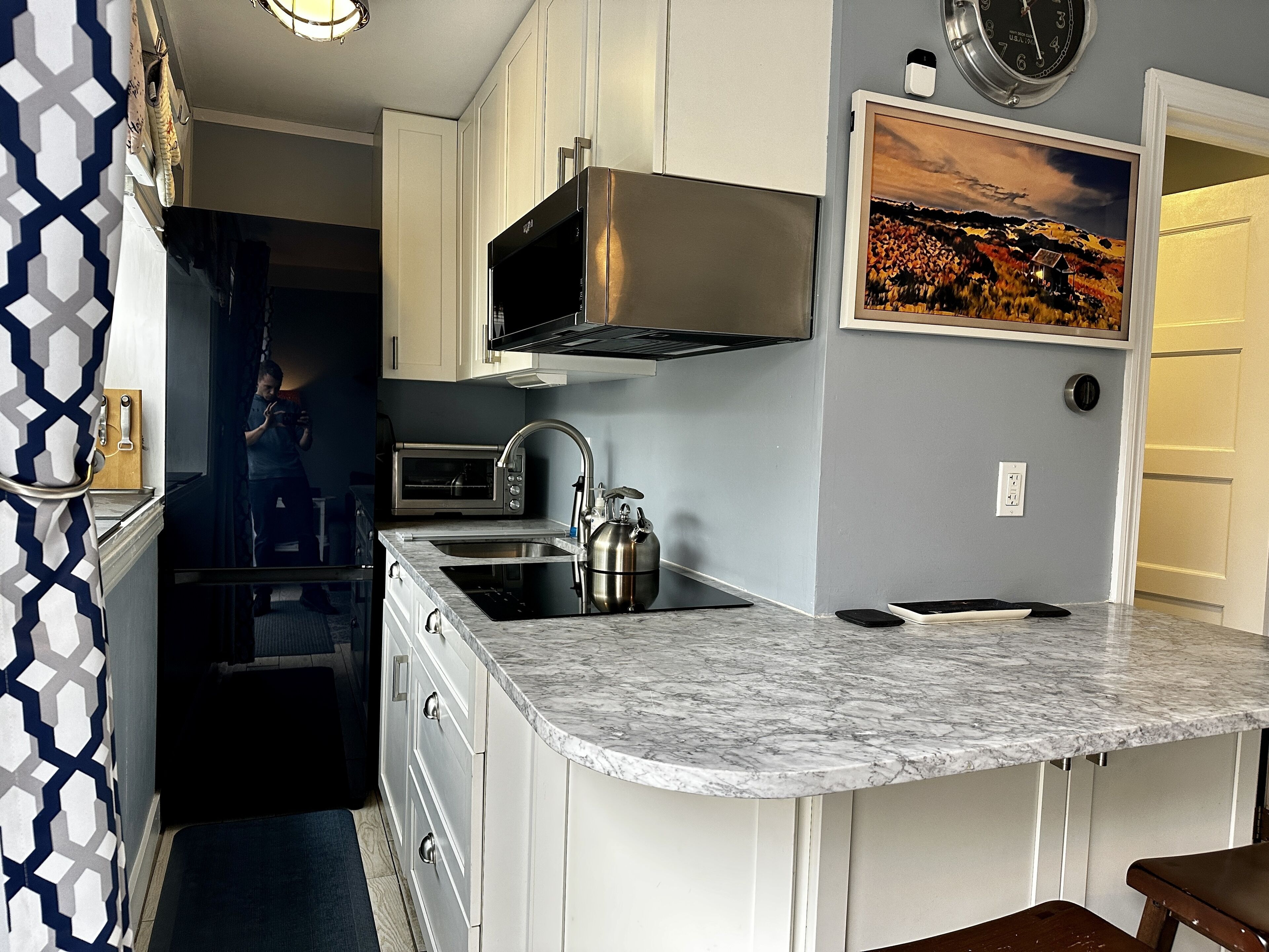 Cozy, Convenient, and Steps to the Boatslip