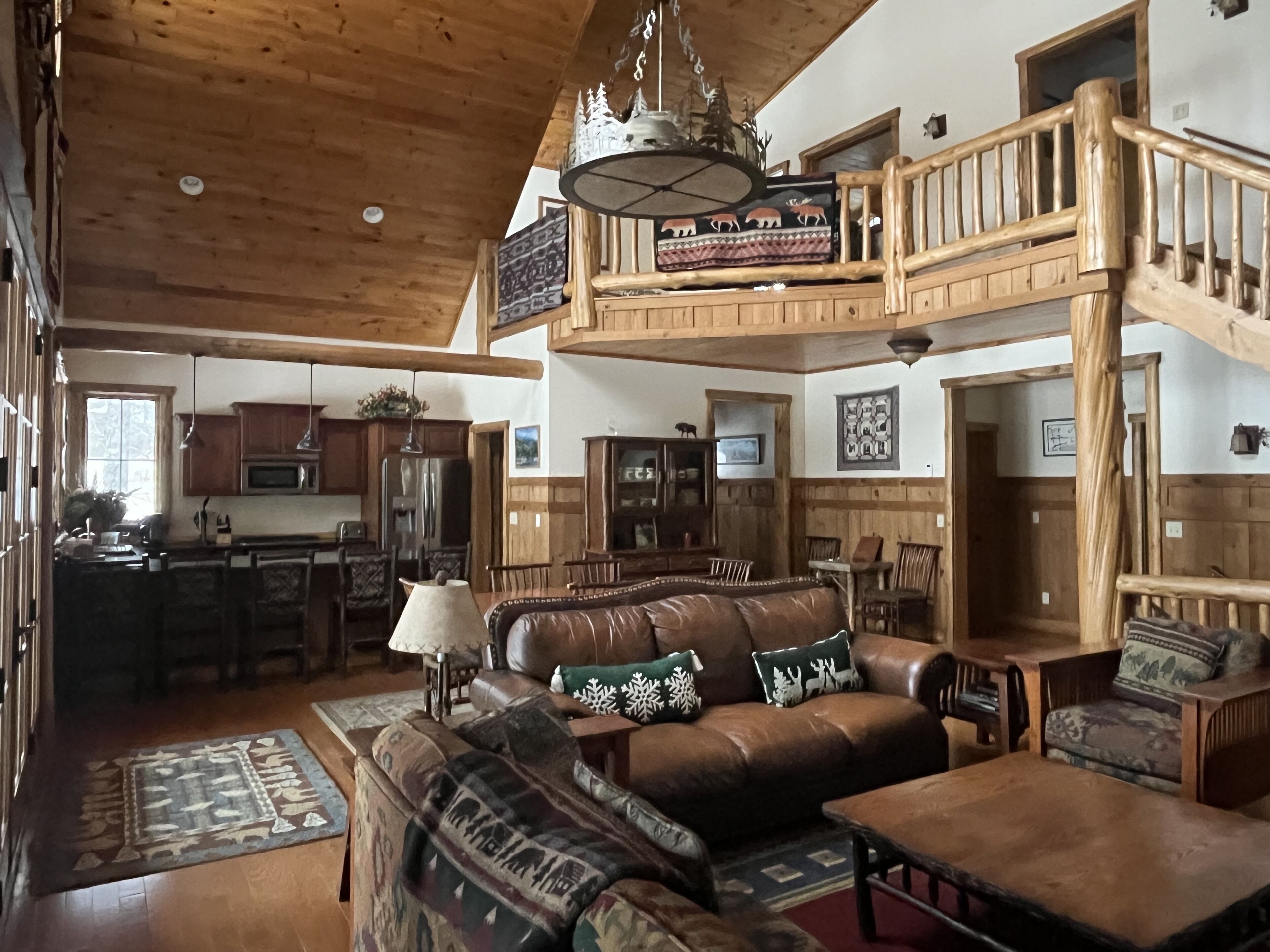 Adirondack Luxury Lodge beautifully furnished open floor plan sleeps 12.