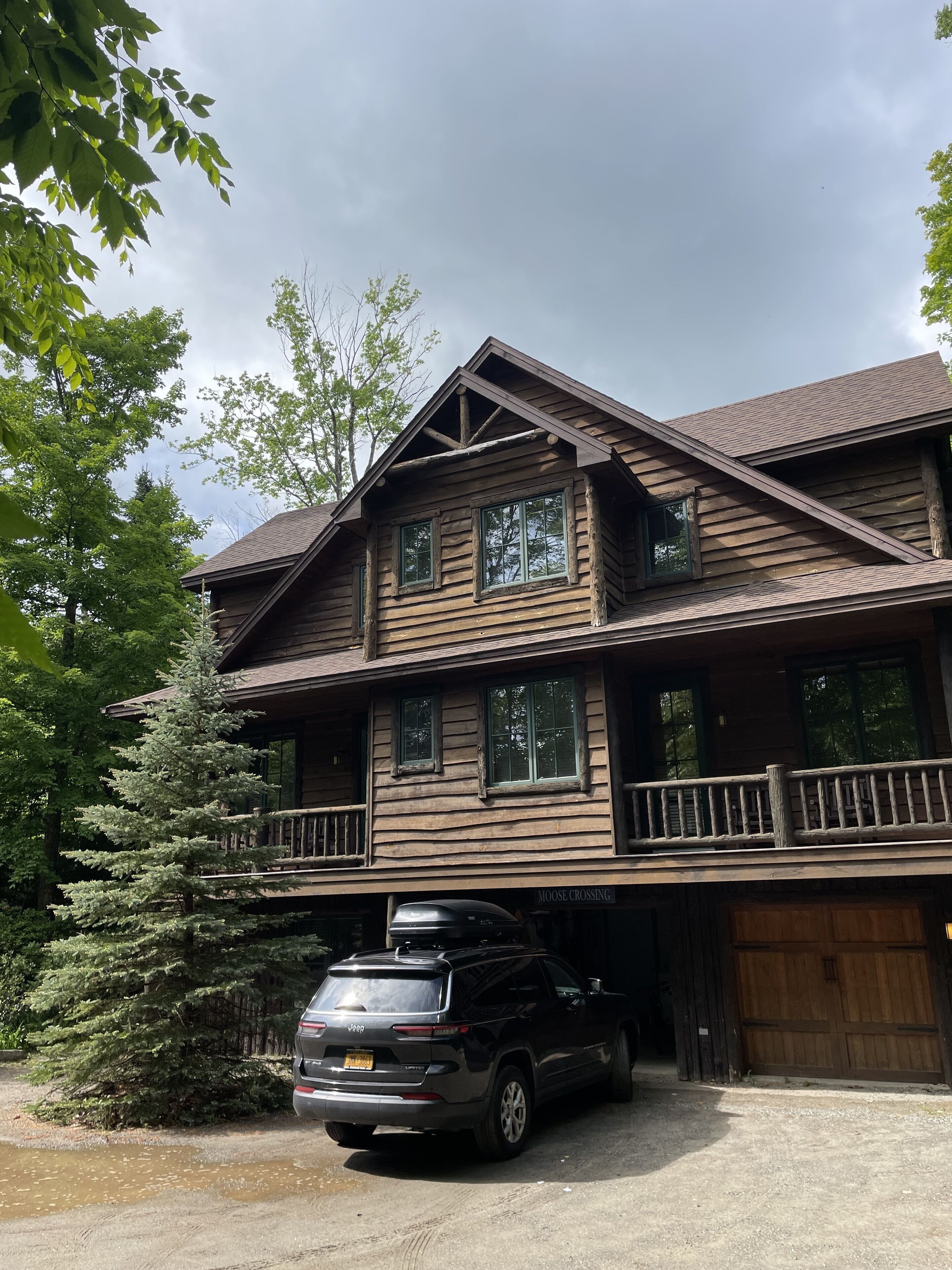Adirondack Luxury Lodge beautifully furnished open floor plan sleeps 12-15
