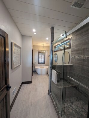 Combined shower/bathtub, toilet paper - Not Your Typical Mountain Cabin - Must See Sunsets (Somerset)