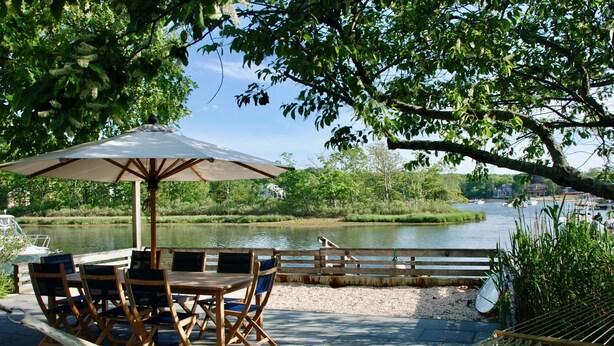 Outdoor dining - Hamptons Waterfront Beach Home With Dock (Southampton)