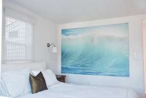 4 bedrooms, desk, iron/ironing board, free WiFi - Hamptons Waterfront Beach Home With Dock (Southampton)