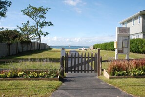Property grounds - Hamptons Waterfront Beach Home With Dock (Southampton)