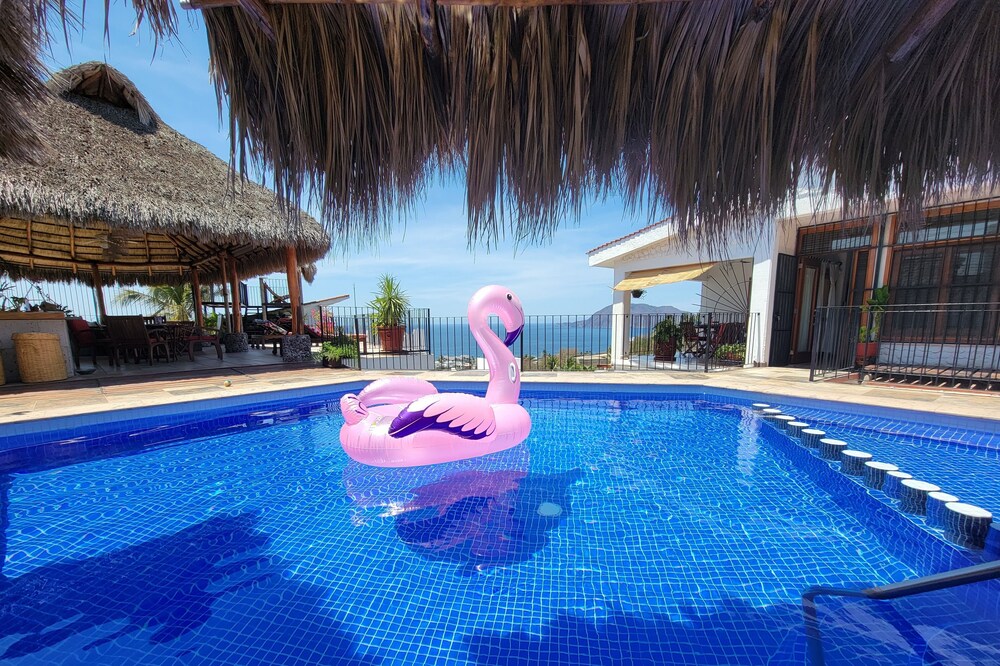 Best Ocean Views in Manzanillo 180 degree view from king size bed all amenities