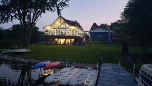 A modern house with a large deck and a swimming pool. - Paradise - Coldwater/North Lake Rental - Monthly/Weekly /4 day off season (Coldwater)
