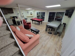 Smart-TV, DVD-Player, Bücher