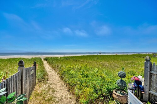 OCEANVIEW SERENITY COTTAGE•3BR/2BA PRIVATE BEACH ACCESS PATH•PRISTINE BEACHFRONT