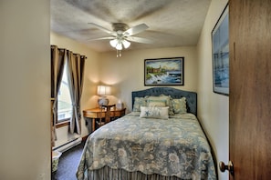 3 bedrooms, desk, iron/ironing board, free WiFi