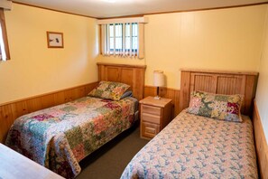 2 bedrooms, Internet, bed sheets - Cool Waters Cabin - Ox Yoke #7 - Updated Cabin Along the Lake Fork of the Gunnison (Lake City)