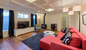 Smart TV, fireplace - Fabulous LOCATION quiet setting steps to Pearl
 (Boulder)