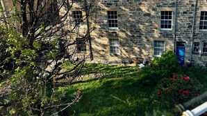 A stone building with multiple windows and a chimney. - Central Georgian Home with Parking, Art and Antiques (Edinburgh)