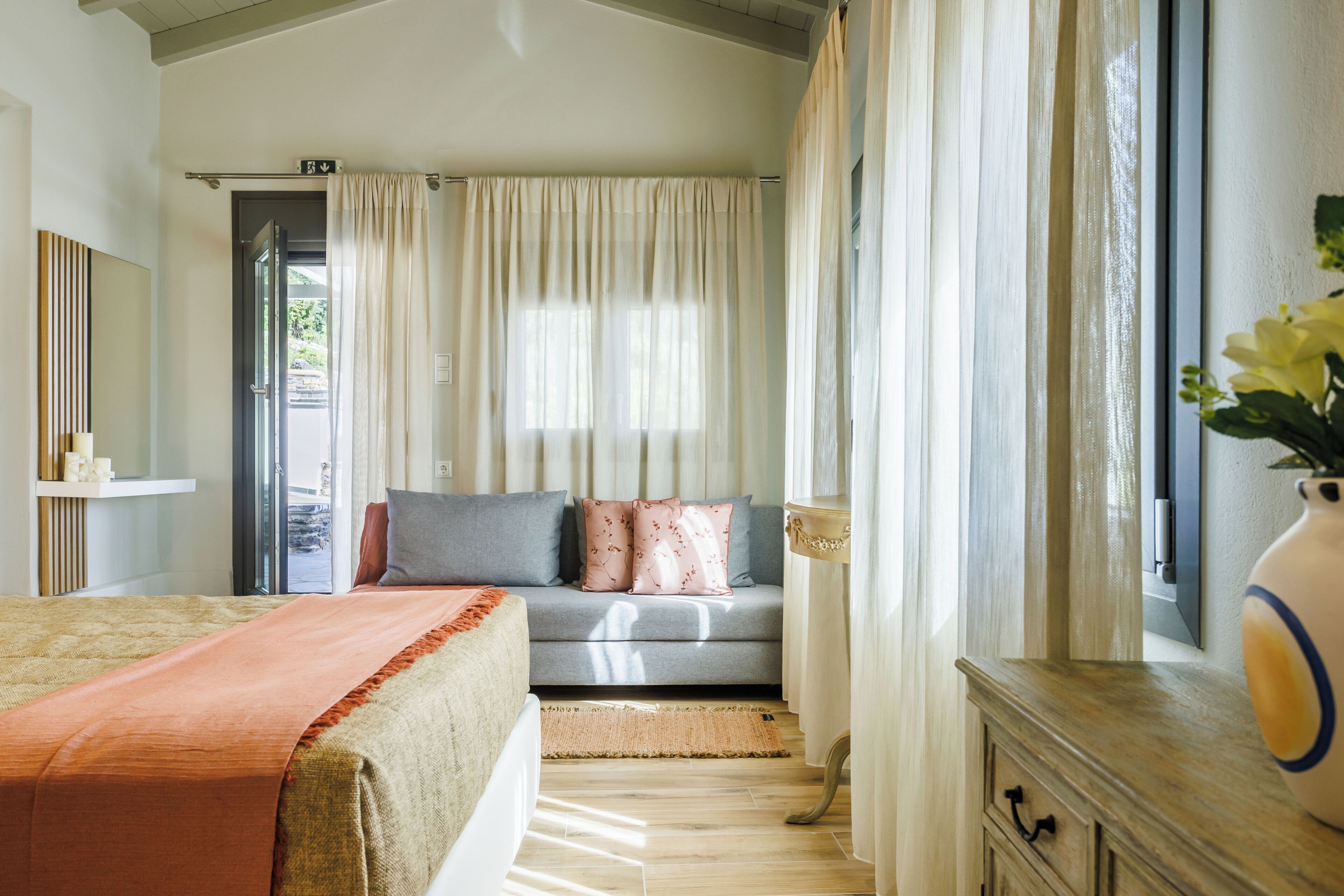 2 Schlafzimmer, Zimmersafe, Schreibtisch, Bügeleisen/Bügelbrett