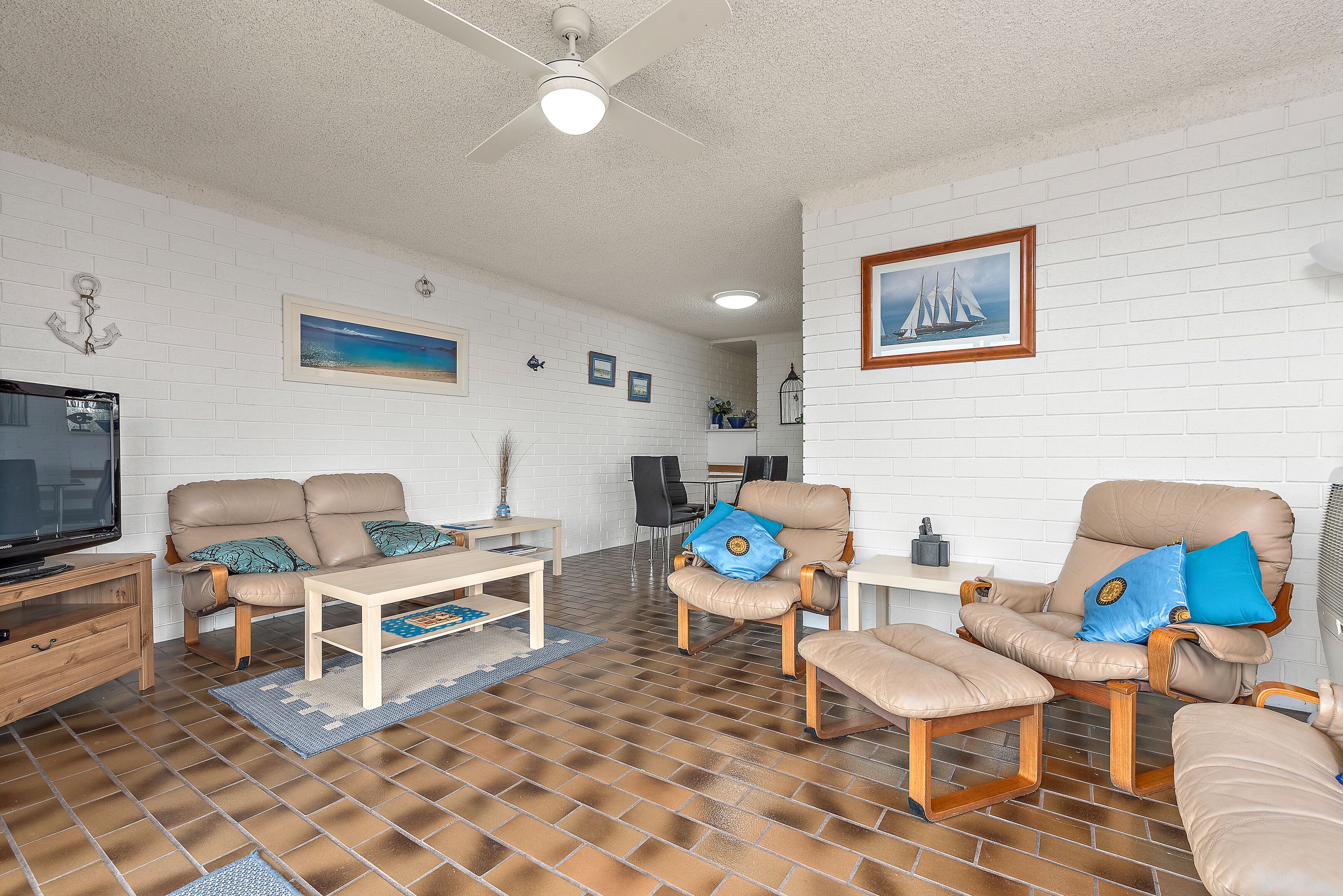 Sun & Surf Aldinga Beach Apartment — image 4