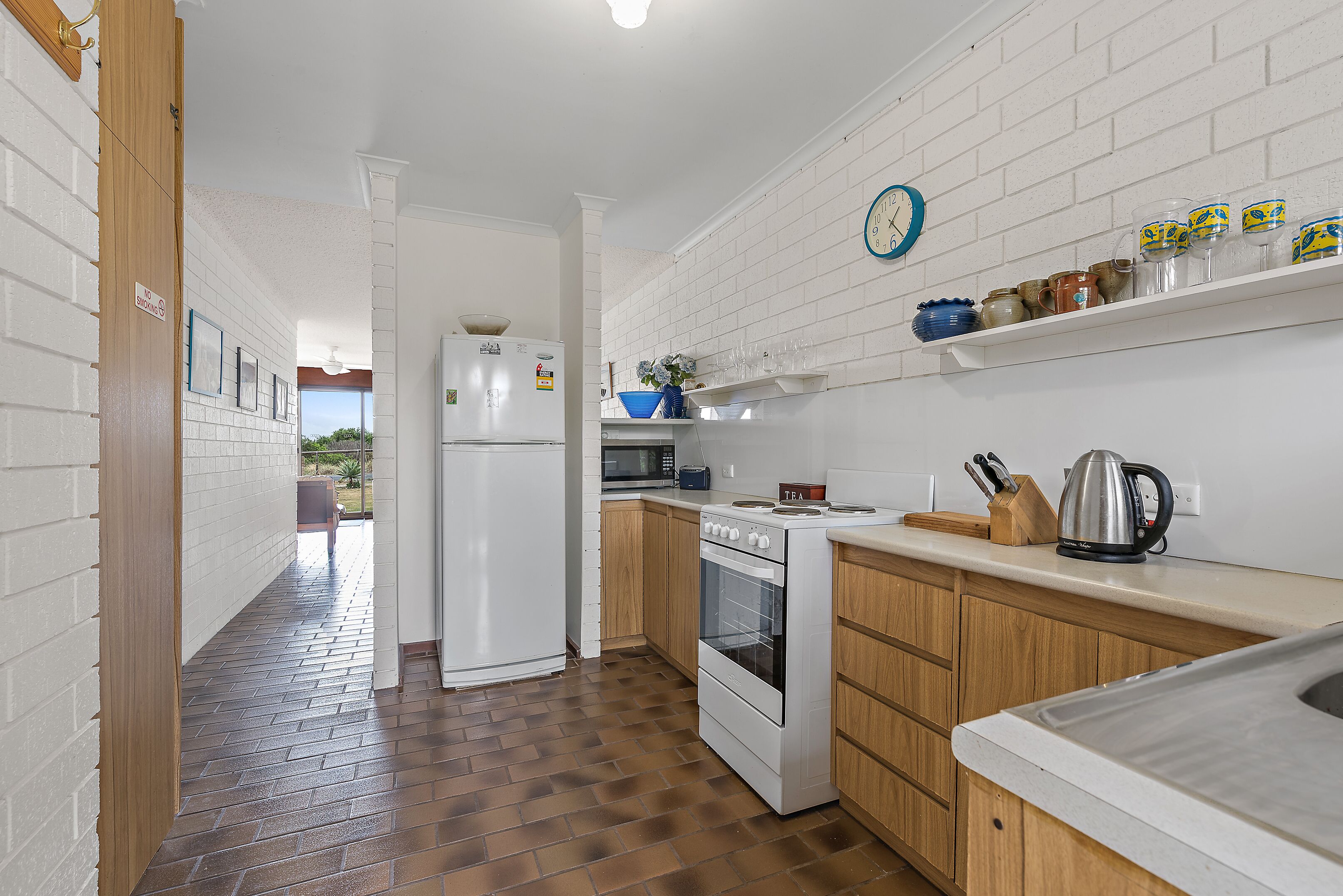 Sun & Surf Aldinga Beach Apartment — image 9