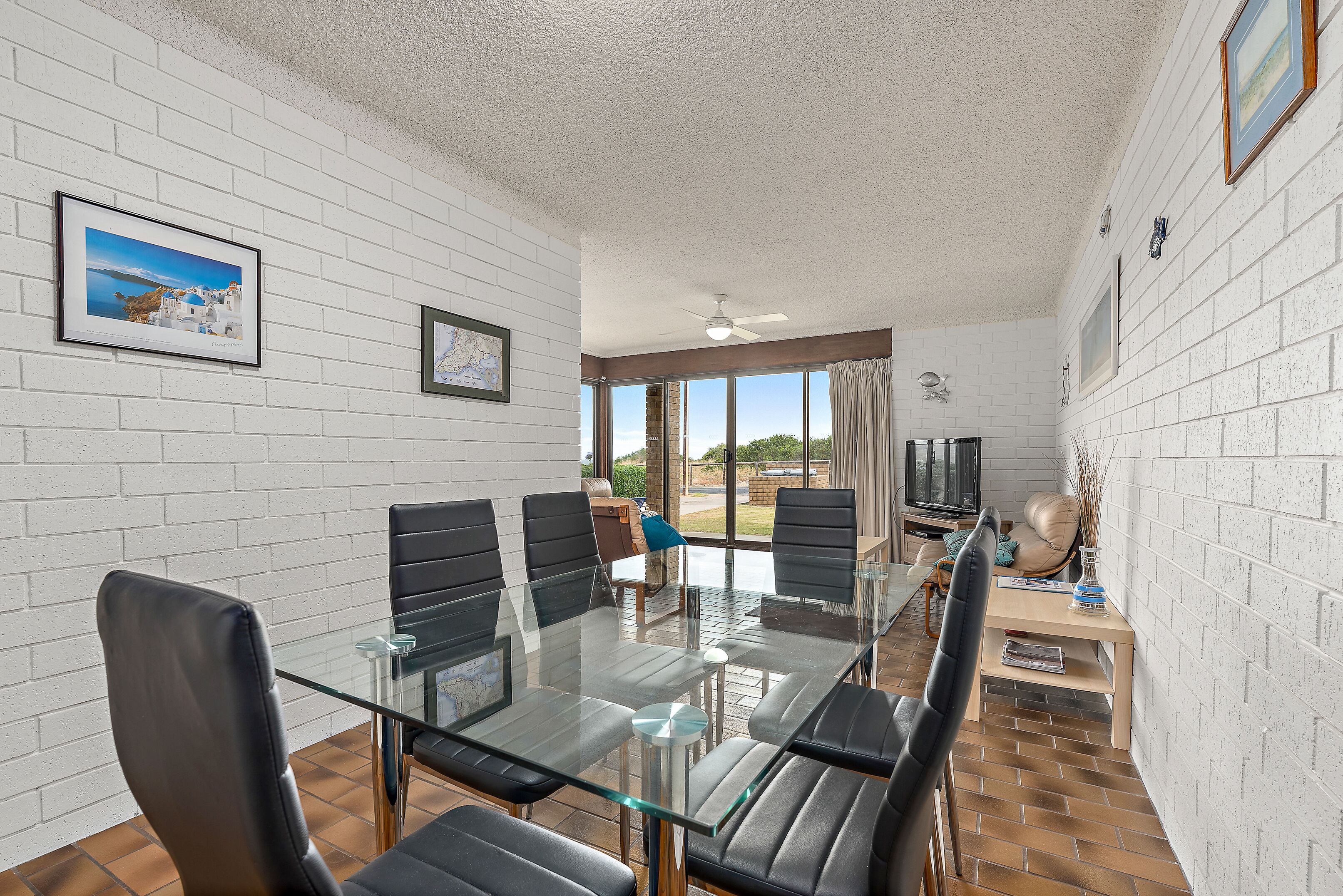 Sun & Surf Aldinga Beach Apartment — image 5