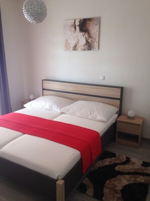 2 chambres, fer et planche Ă repasser, draps fournis