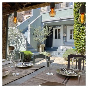 تناول الطعام بالخارج