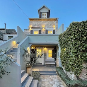 تفاصيل الفندق من الخارج