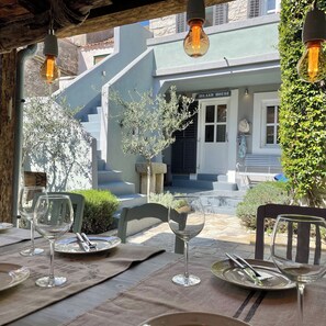 Outdoor dining - Historic Ensemble of two houses, garden, courtyard and parking (Jezera)