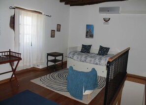 1 chambre, bureau, fer et planche à repasser, Wi-Fi