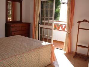 5 makuuhuonetta, silitysrauta/-lauta, internet, vuodevaatteet