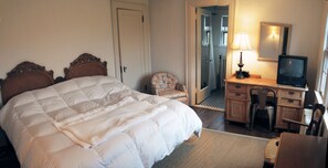 5 bedrooms, iron/ironing board, WiFi, bed sheets