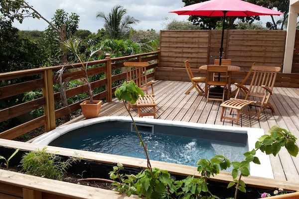 Terrasse avec jacuzzi F3 Alamanda